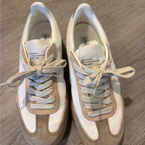 Steve Madden Cream and Tan Casual Sneakers